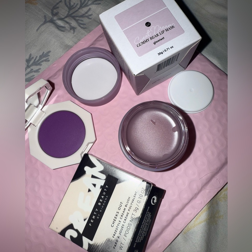 Fenty Beauty Cheeks Out Blush - Drama Class & Glowiest Lip Mask - Gummy Bear NIB - Picture 2 of 10